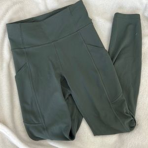 Lululemon size 2 leggings with pockets
